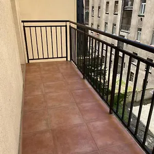Large 3 Bedroom Family With Balcony Praga